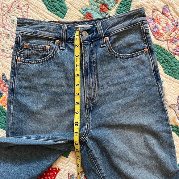 Levi’s Jean shorts - Picture 4 of 8